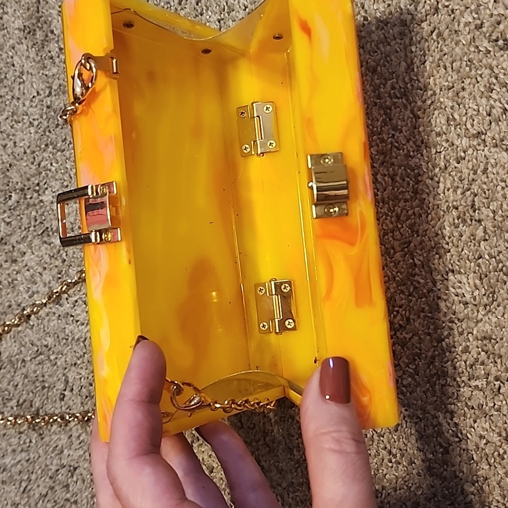 Acrylic Handbag - Picture 3 of 5